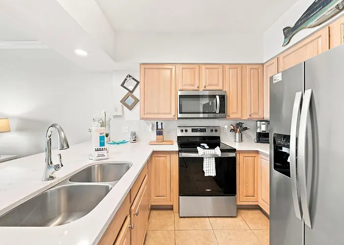 7th Floor Waterfront Harbor Pointe Retreat Pensacola