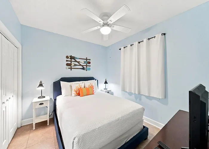 7th Floor Waterfront Harbor Pointe Retreat Pensacola