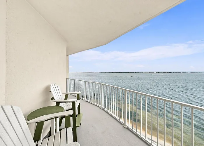7th Floor Waterfront Harbor Pointe Retreat