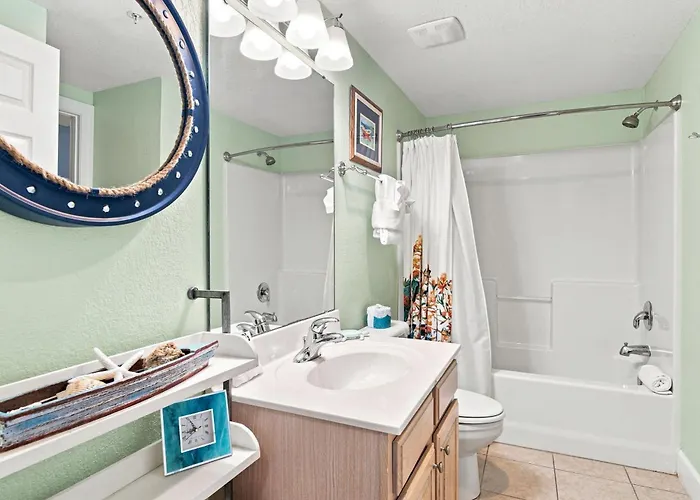 7th Floor Waterfront Harbor Pointe Retreat *