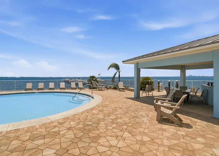 7th Floor Waterfront Harbor Pointe Retreat *