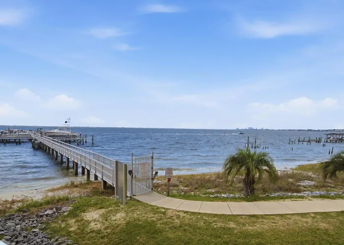7th Floor Waterfront Harbor Pointe Retreat
